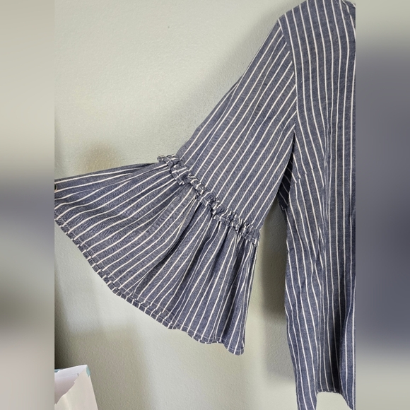 Midnight Sky Chambray Stripe Top Bell Sleeves Size Large - Picture 3 of 4